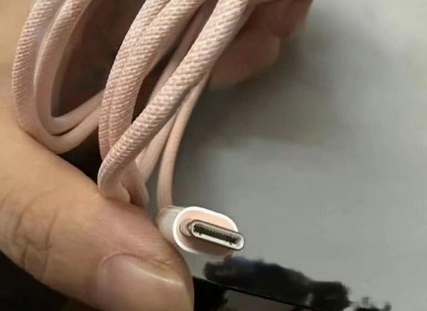南和苹果15维修店分享iPhone15USB-C数据线长啥样