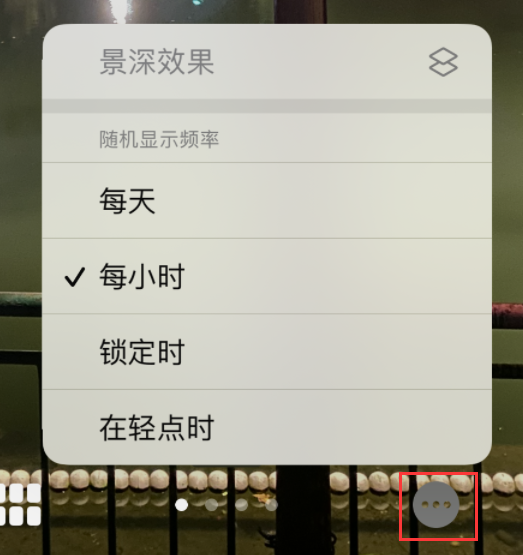 南和苹果手机维修分享iOS 16 小技巧：锁定屏幕支持随机切换指定照片 